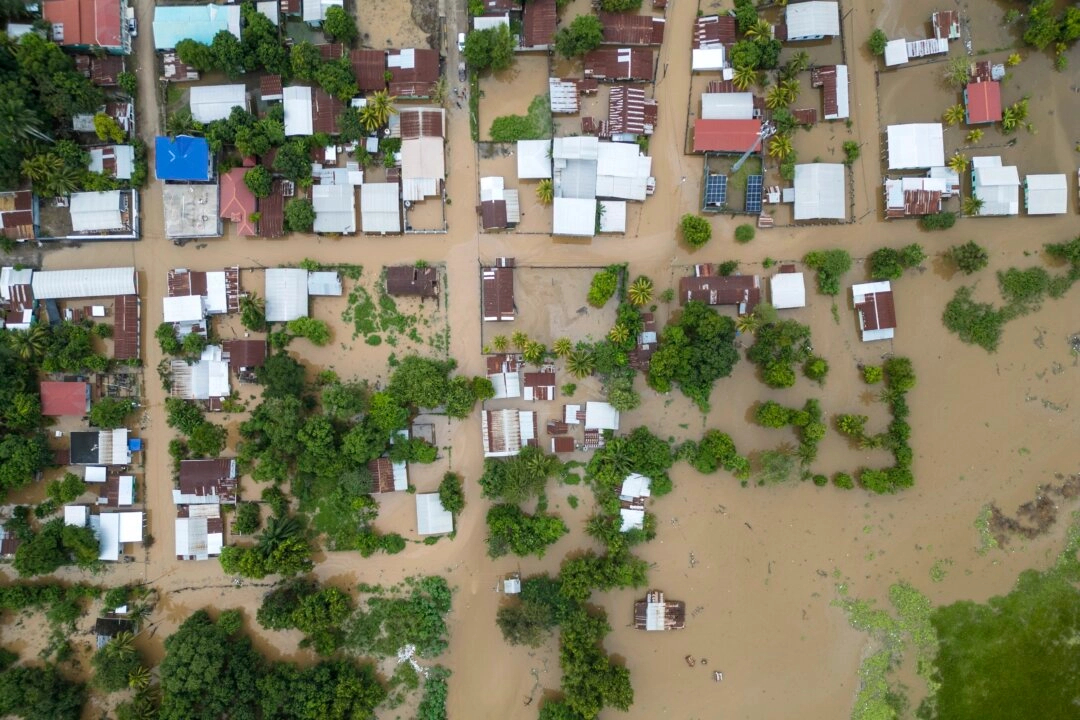 La tormenta tropical Sara se debilita hasta convertirse en depresión tropical tras tocar tierra en Belice