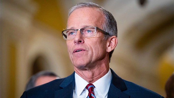 El senador John Thune (R-S.D.), líder electo de la mayoría, tras la elección del liderazgo republicano en el Senado, en Washington, el 13 de noviembre de 2024. (Madalina Vasiliu/The Epoch Times)