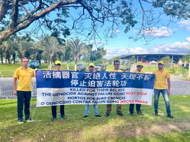 Practicantes de Falun Gong se manifiestan pacíficamente frente a la sede del G20 en Río de Janeiro, Brasil, el 17 de noviembre de 2024.