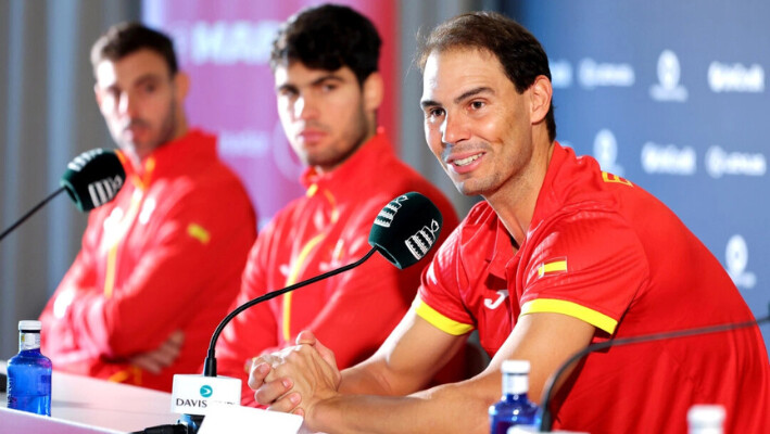 Rafael Nadal, del equipo español, habla durante una rueda de prensa previa a la final de la Copa Davis 2024 en el Palacio de Deportes José María Martín Carpena de Málaga, España, el 18 de noviembre de 2024. (Matt McNulty/Getty Images para la ITF).