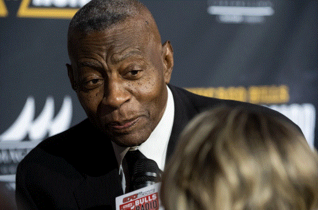 Bob Love asiste a la Gala Inaugural del Anillo de Honor de los Chicago Bulls en el United Center de Chicago, Illinois, el 11 de enero de 2024. (Timothy Hiatt/Getty Images)