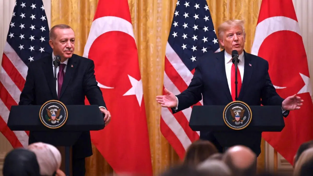 El presidente de Estados Unidos, Donald Trump, y el presidente turco, Recep Tayyip Erdogan, en una conferencia de prensa conjunta en la Sala Este de la Casa Blanca, el 13 de noviembre de 2019. (Jim Watson/AFP vía Getty Images)