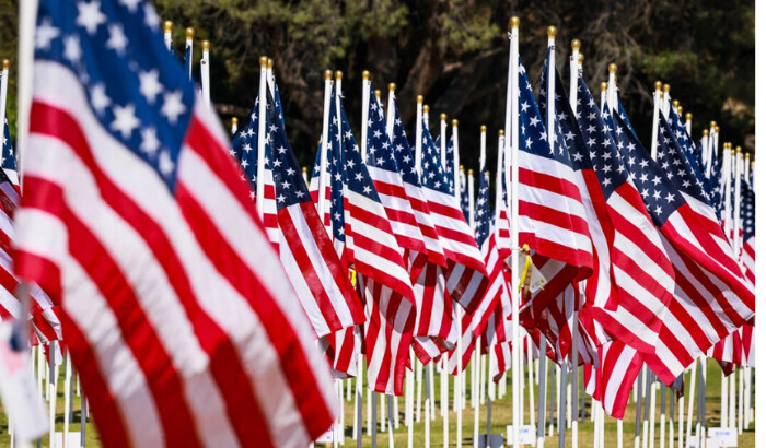 La bandera estadounidense se exhibe en honor a los veteranos militares de Estados Unidos en Handy Park, en Orange, California, el 11 de noviembre de 2024. (John Fredricks/The Epoch Times)
