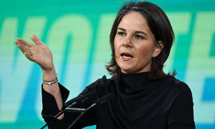 La ministra alemana de Asuntos Exteriores, Annalena Baerbock, pronuncia un discurso durante el congreso del Partido Verde (Buendnis 90/Die Gruenen) en Bonn, oeste de Alemania, el 15 de octubre de 2022. (Ina Fassbender/AFP vía Getty Images)