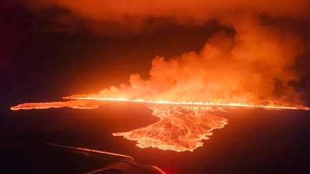 Volcán de la península islandesa de Reykjanes entra en erupción por séptima vez en un año