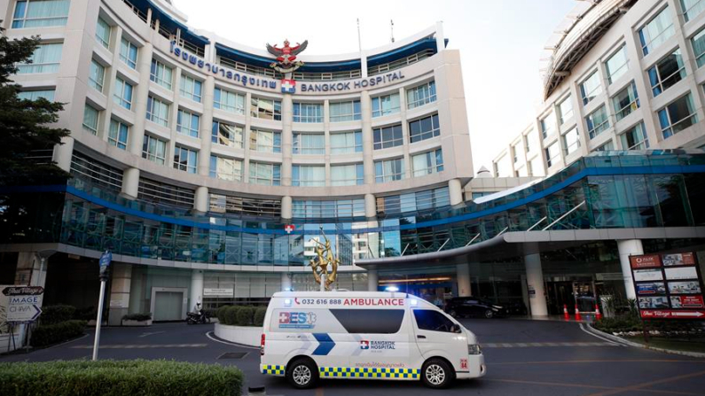 El hospital de Bangkok donde se encuentra ingresada una joven australiana intoxicada con metanol durante un viaje a Laos. EFE/EPA/Rungroj Yongrit 