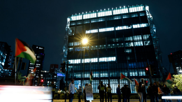 Policía de Londres efectúa una explosión controlada frente a la embajada de EE. UU.