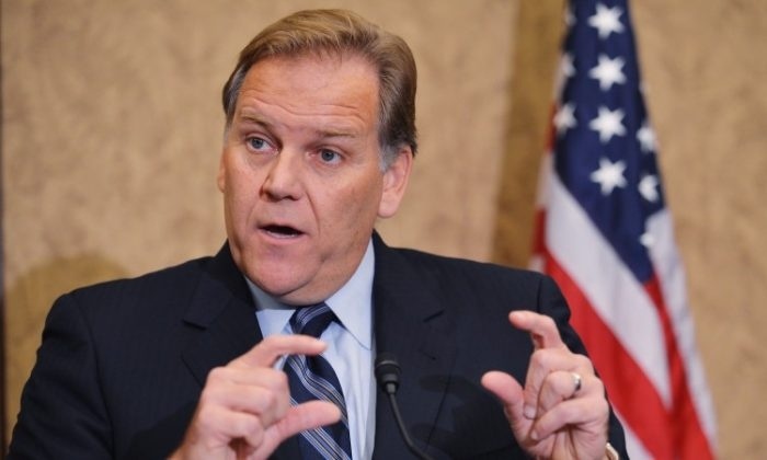 Asesor de Trump rechaza especulaciones sobre Mike Rogers como director del FBI: «No sucederá»