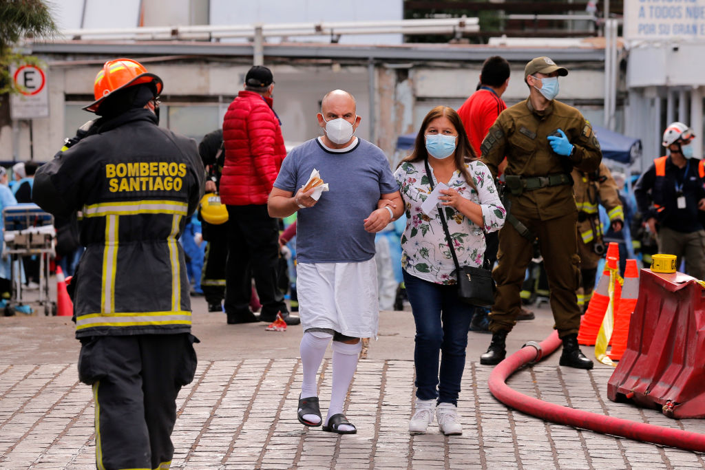 Un incendio obliga a la evacuación total de un hospital en el norte de Chile