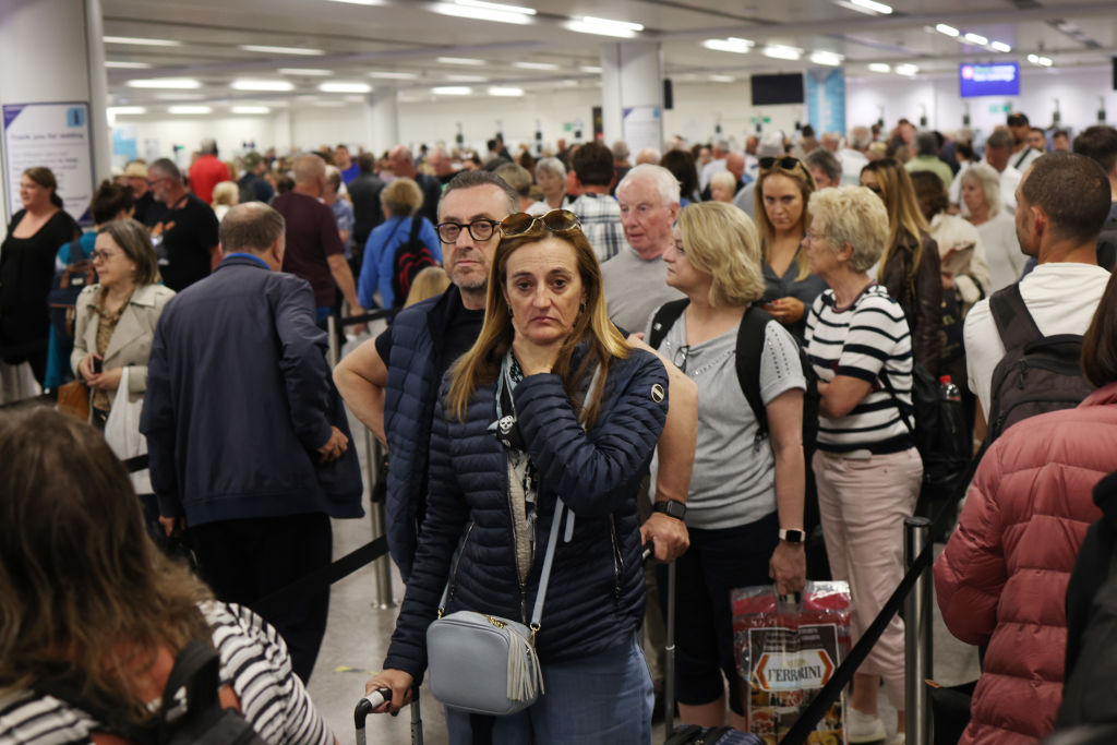 Evacuan parte del aeropuerto londinense de Gatwick por incidente de seguridad