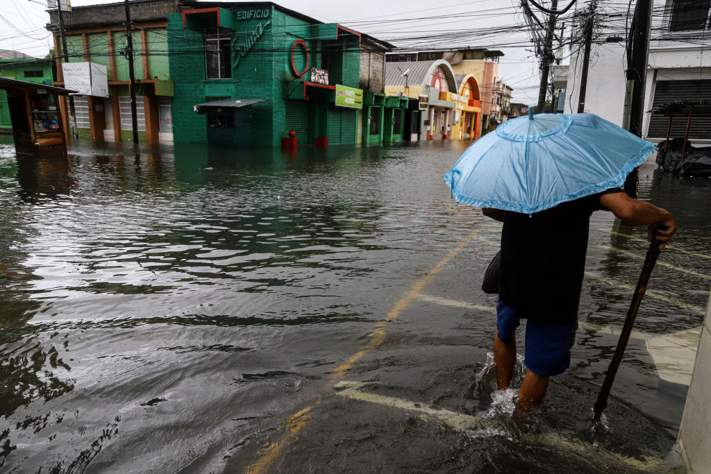 Tormenta Sara y un frente frío han dejado más de 250,000 personas afectadas en Honduras