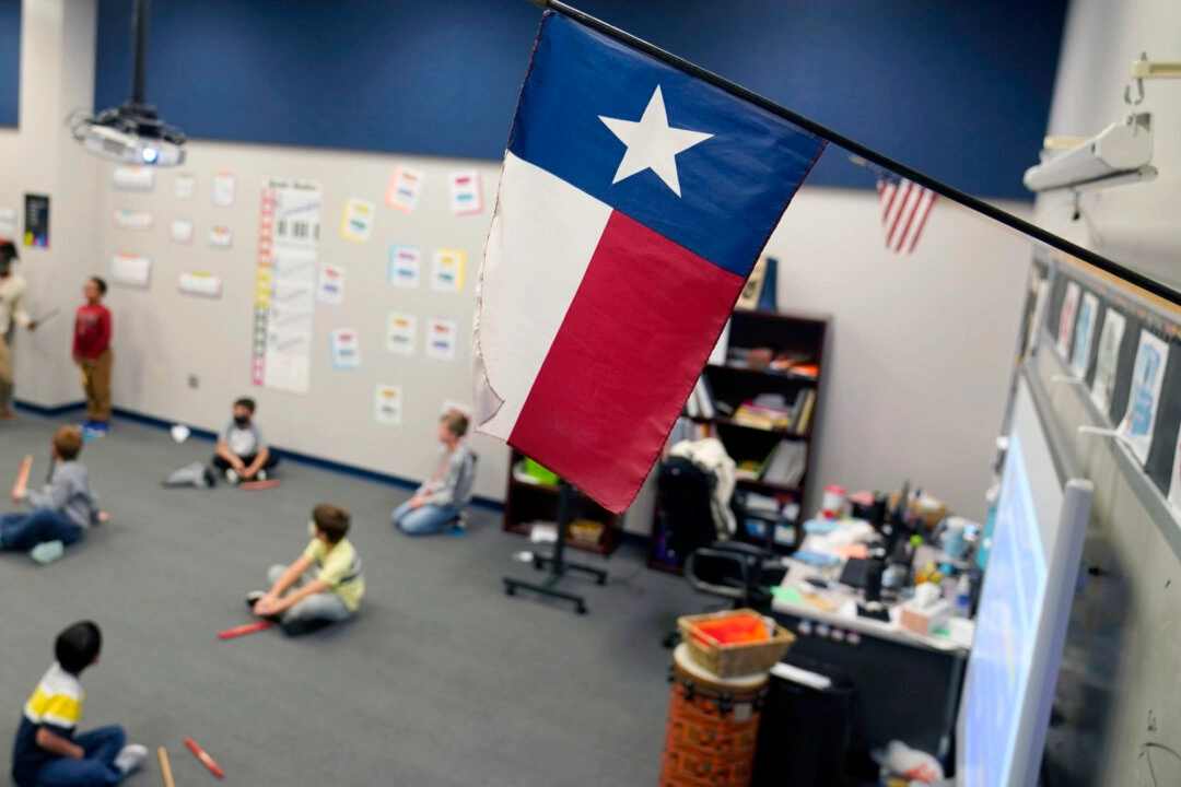 Texas aprueba plan de estudios para escuelas públicas que incluye historias bíblicas en clases K-5