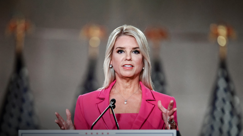 La exfiscal general de Florida, Pam Bondi, habla en la Convención Nacional Republicana en Washington el 25 de agosto de 2020. (Olivier Douliery/AFP a través de Getty Images)