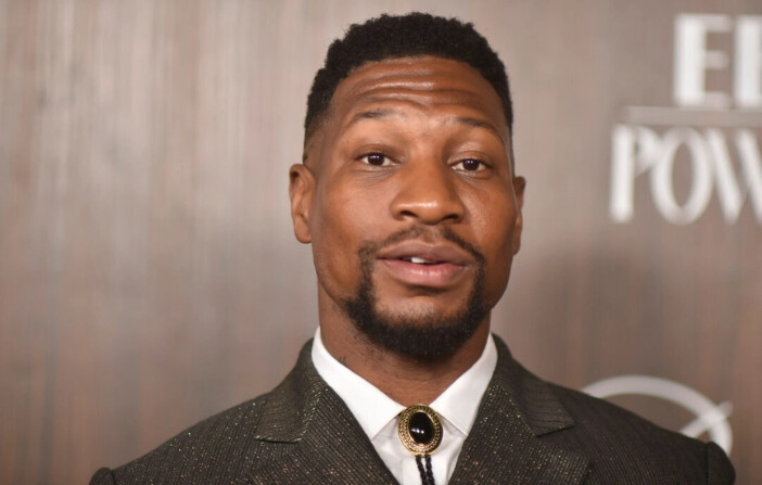 Exnovia de Jonathan Majors retira demanda por agresión y difamación contra actor