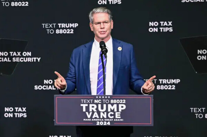 El inversor Scott Bessent habla sobre la economía en Asheville, Carolina del Norte, el 14 de agosto de 2024. (Matt Kelley/AP Photo)