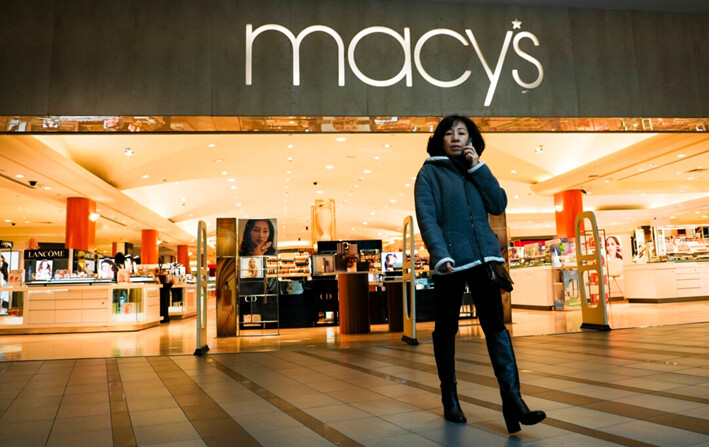 Una tienda Macy's en el Fashion Centre del centro comercial Pentagon City en Arlington, Virginia, el 3 de enero de 2024. (Madalina Vasiliu/The Epoch Times)