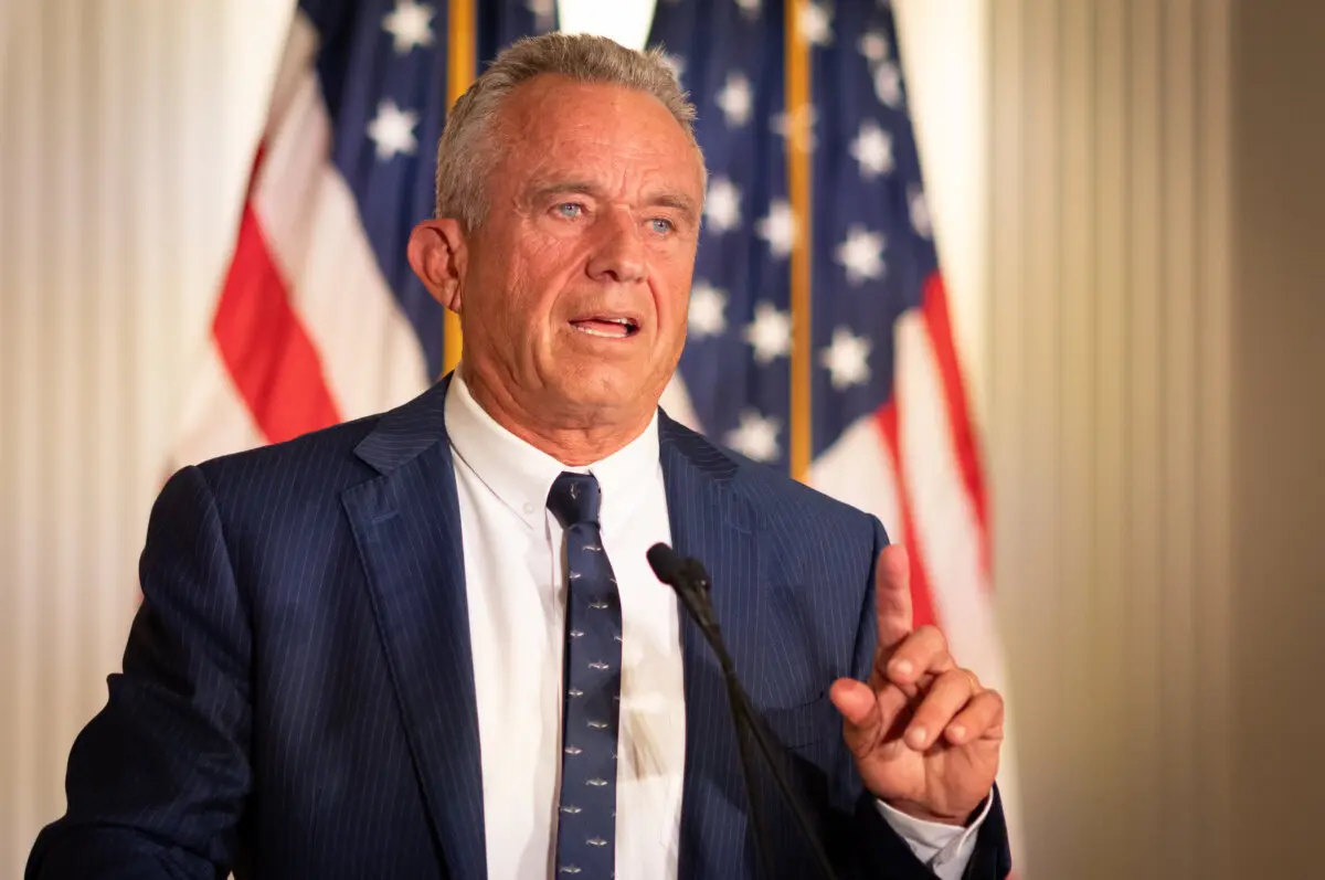 El candidato presidencial Robert F. Kennedy Jr. habla en la Biblioteca Nixon en Yorba Linda, California, el 12 de junio de 2024. (John Fredricks/The Epoch Times)