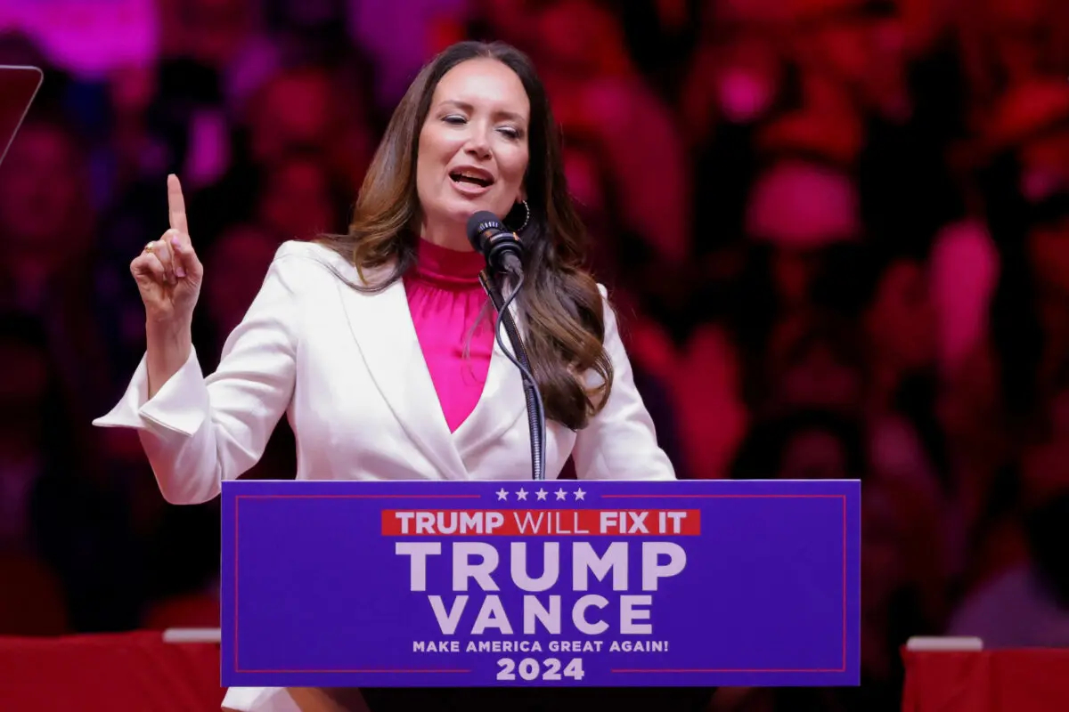 Brooke Rollins, presidenta y directora ejecutiva del America First Policy Institute habla durante un mitin a favor de Donald Trump en el Madison Square Garden, en Nueva York, el 27 de octubre de 2024. (Andrew Kelly/Reuters)