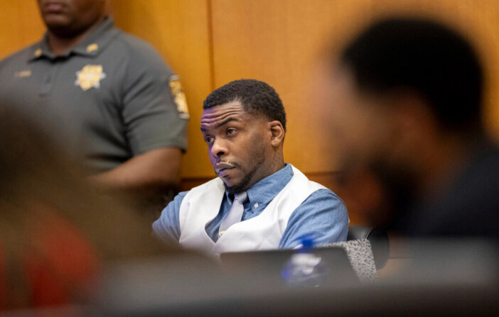 El acusado Deamonte Kendrick comparece durante el juicio del rapero Young Thug en el juzgado del condado de Fulton, en Atlanta, el 25 de noviembre de 2024. (Arvin Temkar/Atlanta Journal-Constitution vía AP).