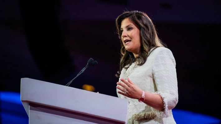 La representante Elise Stefanik (RN.Y.) habla en la Conferencia Road to Majority 2024 en Washington el 21 de junio de 2024. (Madalina Vasiliu/The Epoch Times)