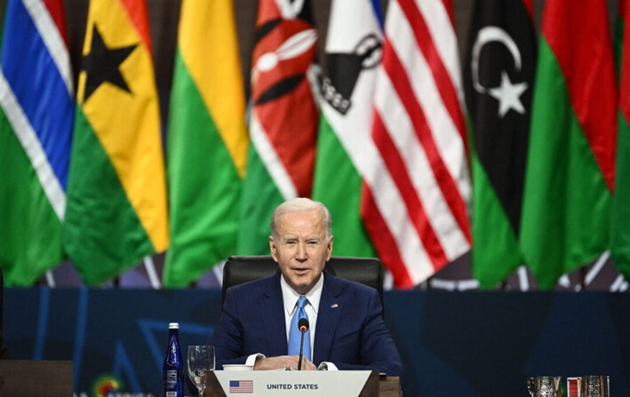 El presidente Joe Biden habla en la sesión de líderes durante la Cumbre de Líderes de Estados Unidos y África, en Washington, el 15 de diciembre de 2022. (Brendan Smialowski/AFP vía Getty Images)