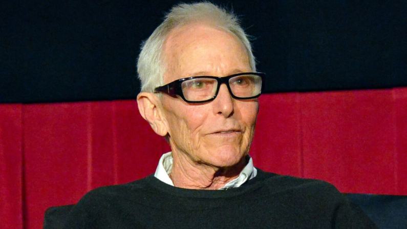 Jim Abrahams habla en el escenario durante la proyección de 'Top Secret!' durante el TCM Classic Film Festival 2017 en Los Ángeles el 8 de abril de 2017. (Charley Gallay/Getty Images para TCM)
