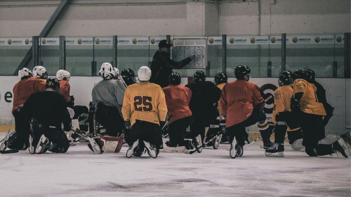 Muere jugador de hockey de 16 años tras el impacto de una «bala perdida»