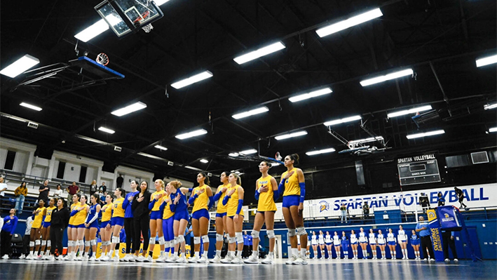 Equipo de voleibol femenino de Boise pierde partido por jugadora transgénero