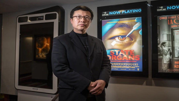 El director de cine Raymond Zhang después de la proyección de la película "Órganos de Estado" en Village East, de Angelika, en la ciudad de Nueva York, el 9 de noviembre de 2024. (Samira Bouaou/The Epoch Times)