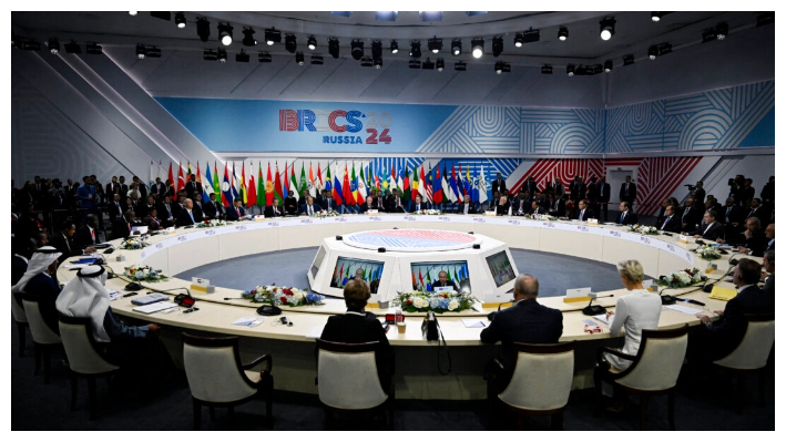 El presidente de Rusia, Vladímir Putin, pronuncia un discurso durante la reunión de la cumbre de los BRICS celebrada en Kazán el 23 de octubre de 2024. (Alexander Nemenov/POOL/AFP vía Getty Images)