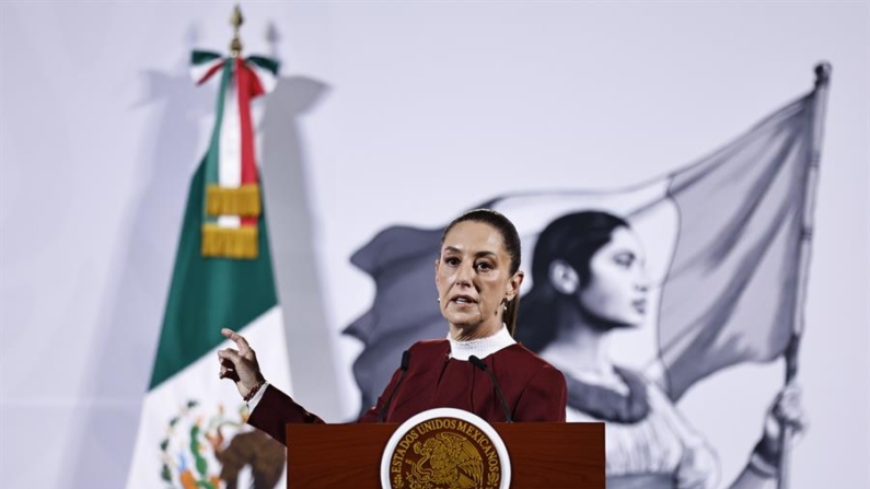 Presidenta de México, Claudia Sheinbaum, habla el 4 de diciembre de 2024 durante una rueda de prensa en Palacio Nacional de la Ciudad de México (México). EFE/Sáshenka Gutiérrez