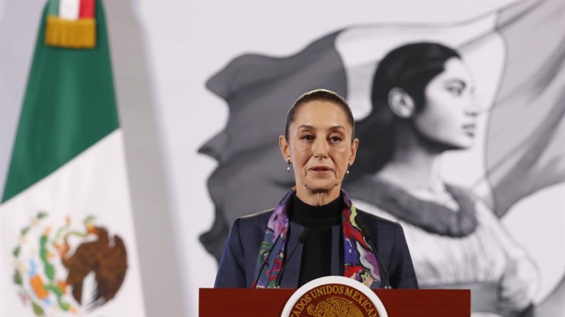 La presidenta de México, Claudia Sheinbaum, participa el 5 de diciembre de 2024 en una rueda de prensa en el Palacio Nacional, en la Ciudad de México (México). EFE/Mario Guzmán