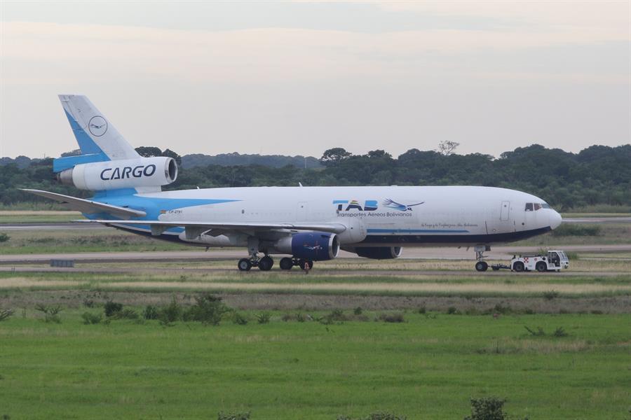 Incidente con un avión de carga paraliza las operaciones en el mayor aeropuerto de Bolivia