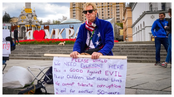 Ryan Wesley Routh participa en un mitin en el centro de Kiev, Ucrania, el 30 de abril de 2022. (Efrem Lukatsky/Foto AP)