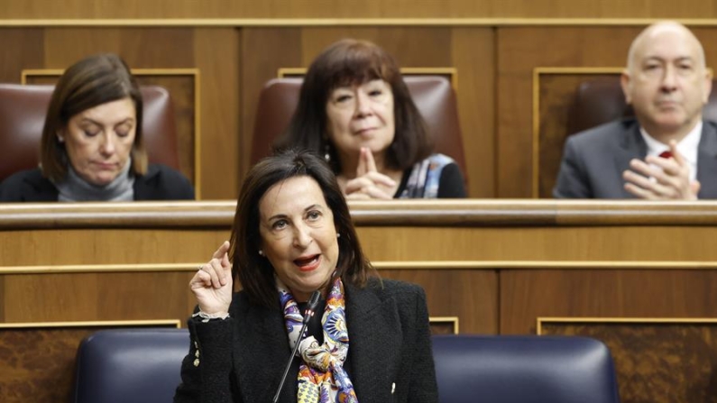 La ministra española de Defensa, Margarita Robles, durante su intervención en la sesión de control al Gobierno que se celebra el 11 de diciembre de 2024 en el Congreso. EFE/ Mariscal
