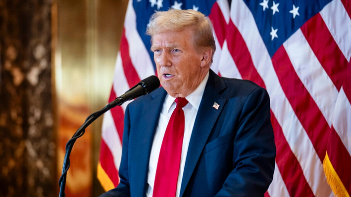 El expresidente Donald Trump habla en la Torre Trump de Nueva York el 26 de septiembre de 2024. (Samira Bouaou/The Epoch Times)