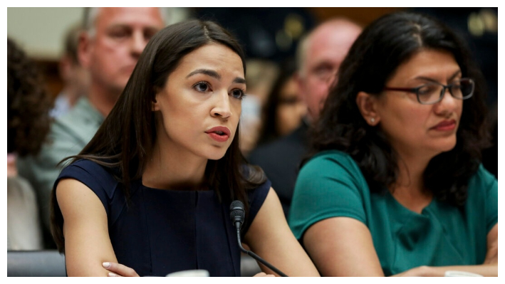 (I-D) La representante Alexandria Ocasio-Cortez (D-N.Y.) y Rashida Tlaib (D-Mich.), miembros de los Socialistas Democráticos de América, en una audiencia en la Cámara frente al Comité de Supervisión y Reforma en Washington el 12 de julio de 2019. (Charlotte Cuthbertson/The Epoch Times)