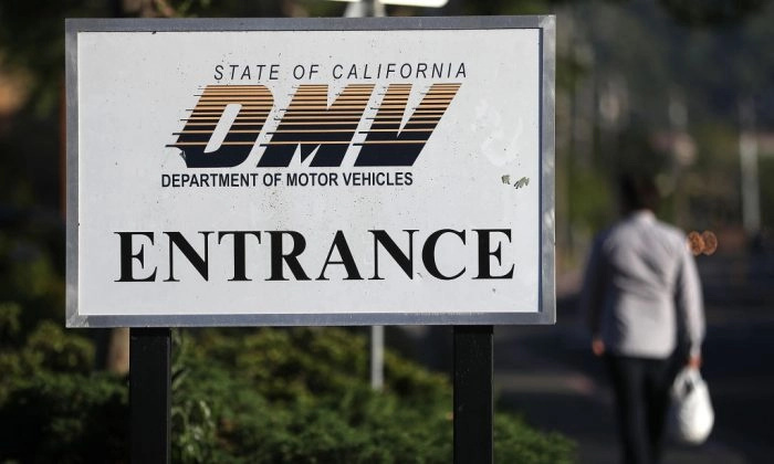 Departamento de Vehículos Motorizados de California se disculpa por emitir matrícula antisemita