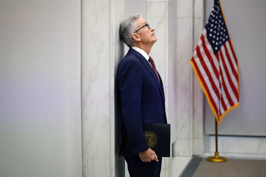 El presidente de la Reserva Federal, Jerome Powell, se prepara para pronunciar un discurso en Washington el 8 de noviembre de 2023. (Chip Somodevilla/Getty Images)