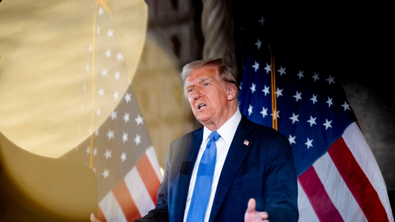 El presidente electo Donald Trump habla en una rueda de prensa en el complejo Mar-a-Lago de Trump en Palm Beach, Florida, el 16 de diciembre de 2024. (Andrew Harnik/Getty Images)