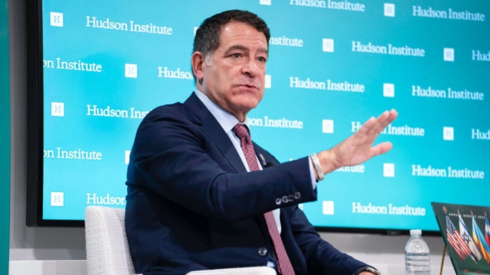 El presidente del Comité de Seguridad Nacional de la Cámara de Representantes, el representante Mark Green (R-Tenn.), habla sobre las relaciones entre Estados Unidos y China en un evento organizado por el Hudson Institute, en Washington, el 17 de diciembre de 2024. (Madalina Vasiliu/The Epoch Times)