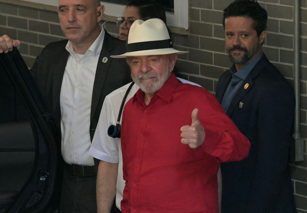 Lula regresará a Brasilia tras resultado satisfactorio de exámenes médicos