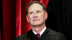 Juez Alito dice que habló con Trump pero no sobre la petición de urgencia presentada a la Corte Suprema