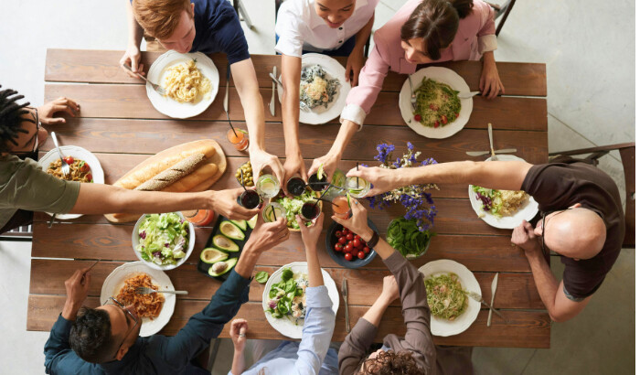 La alimentación es el pilar de nuestra salud y de nuestra movilidad del día a día pues la comida es el combustible de nuestro motor, lo que sería la gasolina para un vehículo. Imagen ilustrativa: (Pexels/fauxels)