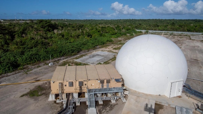 Un radar de vigilancia y control transportable de la serie 6 (AN/TPY-6) del ejército y la marina de guerra ubicado en la isla de Guam. (Cortesía de la Agencia de Defensa de Misiles)