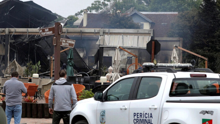 El lugar del accidente aéreo en el centro de Gramado, Rio Grande do Sul, Brasil, el 22 de diciembre de 2024. (Edson Vara/Reuters).