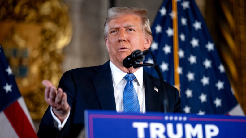 El presidente electo Donald Trump habla en una rueda de prensa en el complejo Mar-a-Lago de Trump en Palm Beach, Florida, el 16 de diciembre de 2024. (Andrew Harnik/Getty Images)