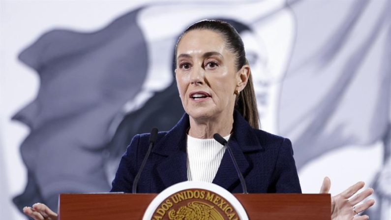 La presidenta de México, Claudia Sheinbaum habla durante una rueda de prensa el 23 de diciembre de 2024, en el Palacio Nacional de la Ciudad de México (México). EFE/ Sáshenka Gutiérrez