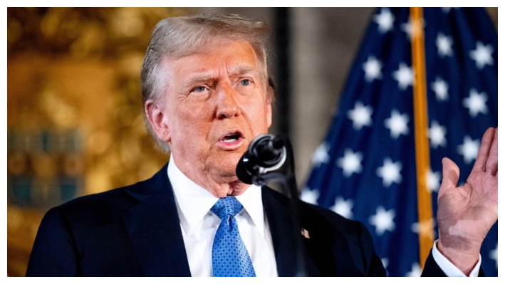 El presidente electo Donald Trump habla en una rueda de prensa en su complejo Mar-a-Lago en Palm Beach, Florida, el 16 de diciembre de 2024. (Andrew Harnik/Getty Images)