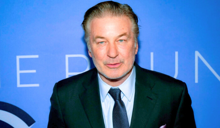 Alec Baldwin asiste a la gala anual de la Roundabout Theatre Company en el Ziegfeld Ballroom de Nueva York el 6 de marzo de 2023. (Charles Sykes/Invision/AP Photo)